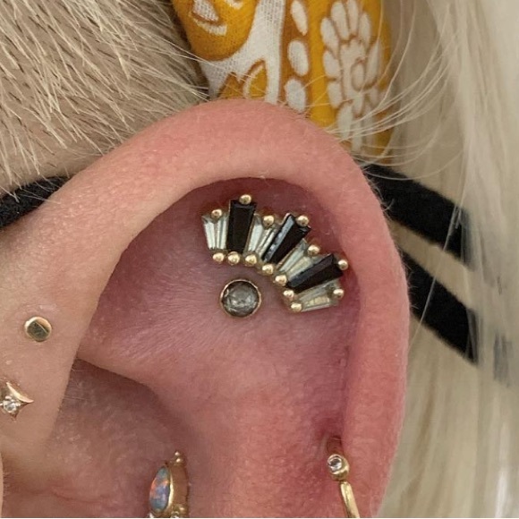 BVLA Oceane 7 - Grey Sapphire and Onyx - Yellow Gold Threaded end - Picture 2 of 6